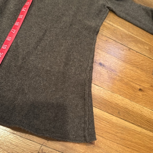 AQUA cashmere light brown crew neck sweater is excellent condition xs - Picture 8 of 8